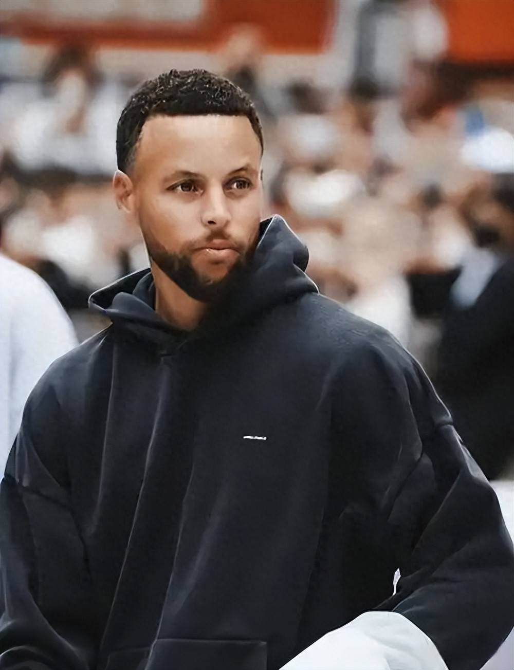 反而在随后 反而在随后